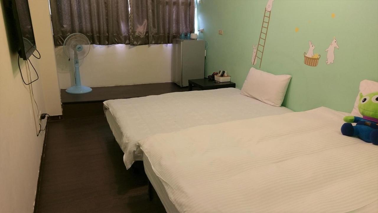 Happines Trip Inn Taichung Exterior foto
